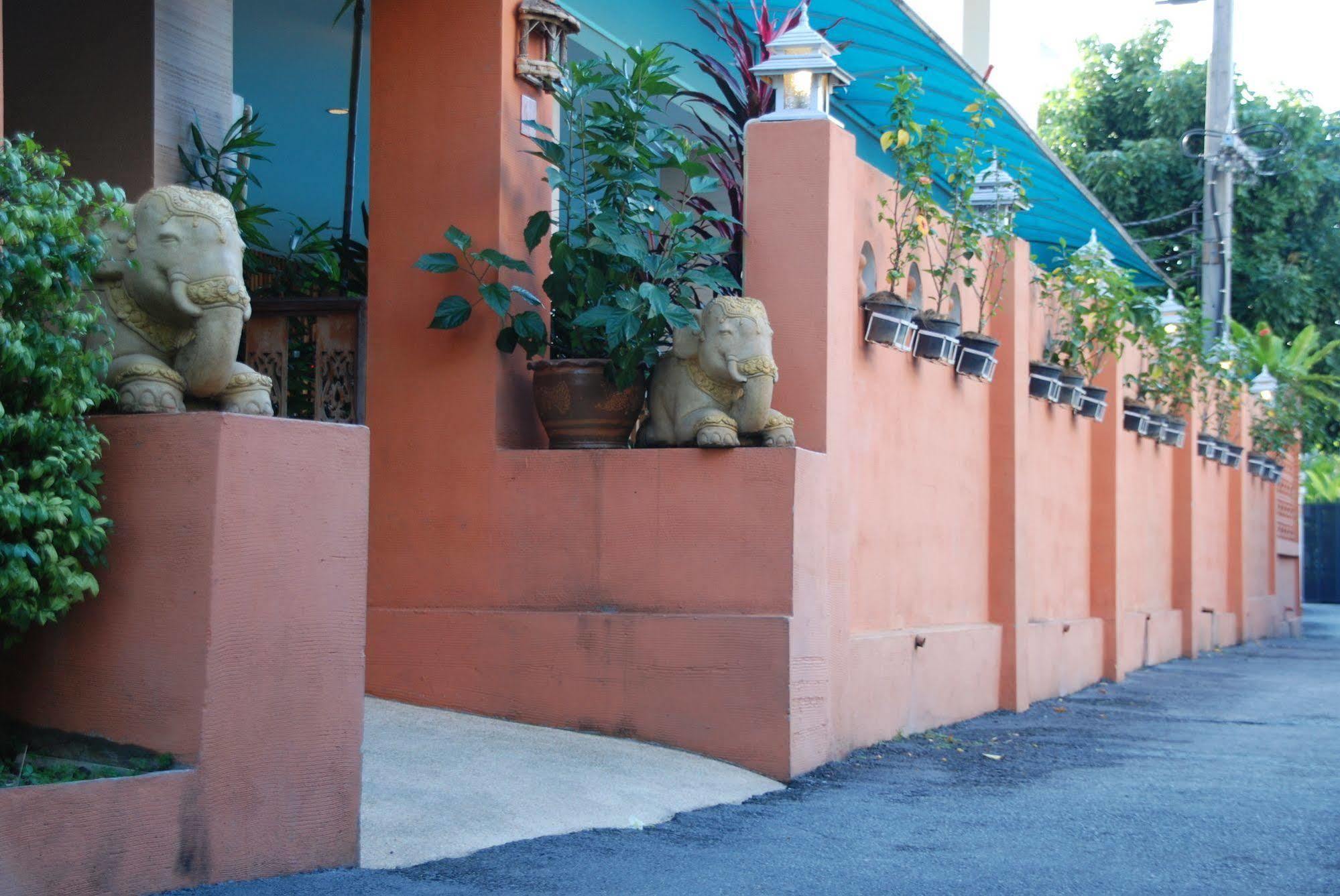 Thaphae Garden Guesthouse 치앙마이 외부 사진